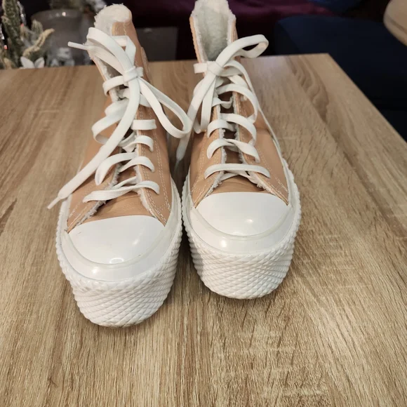 Converse Chuck Taylor All Star 2X Platform High Cozy Sherpa sneakers - Picture 2 of 3